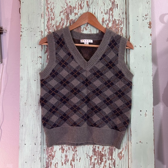 Women’s HYFVE grey and navy checkered sweater vest - Picture 1 of 6